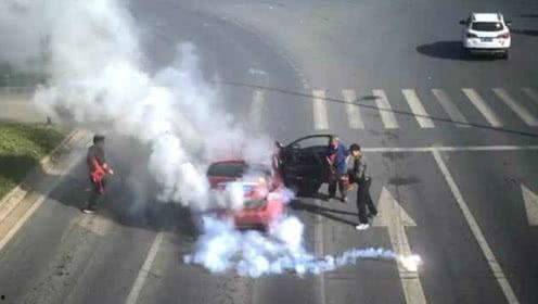 炸裂吃瓜现场视频,炸裂现场！吃瓜群众围观惊心动魄一幕