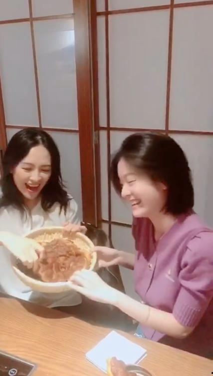 吃瓜姐妹博主视频大全,揭秘网红圈幕后故事